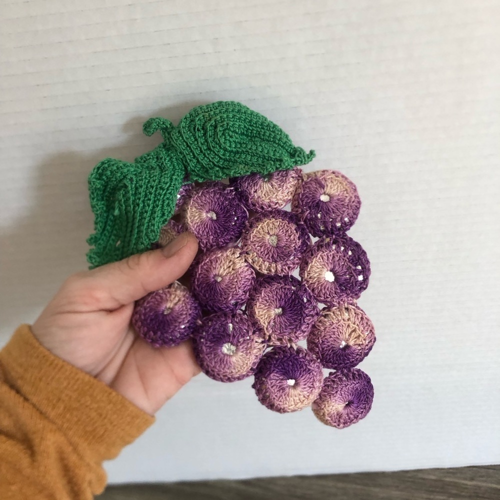 Vtg Handmade Crochet Grapes Trivet - Picture 10 of 10